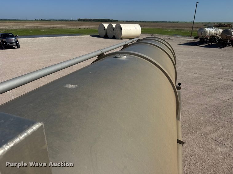 image for item NJ9175 2006 Heil tank trailer