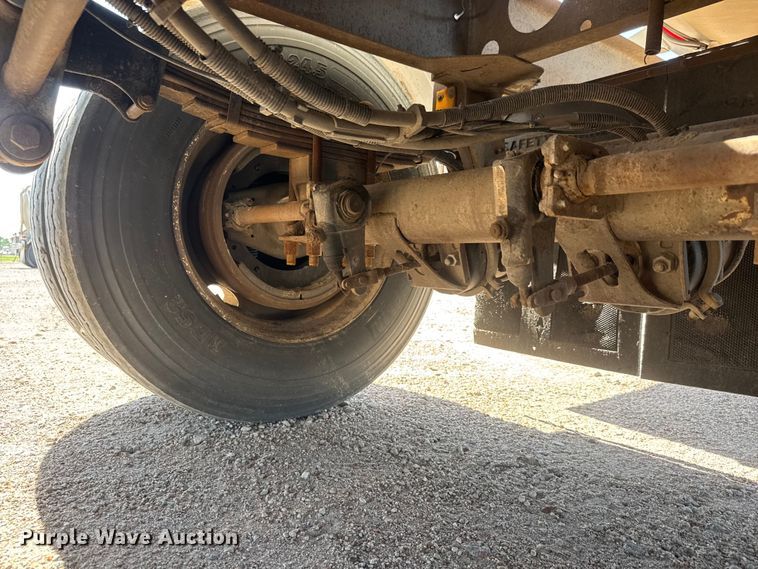 image for item NJ9175 2006 Heil tank trailer