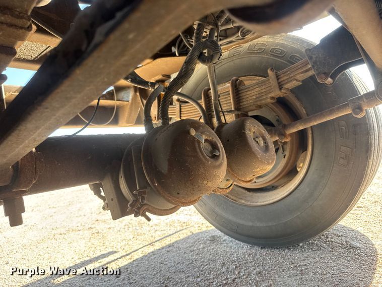 image for item NJ9175 2006 Heil tank trailer