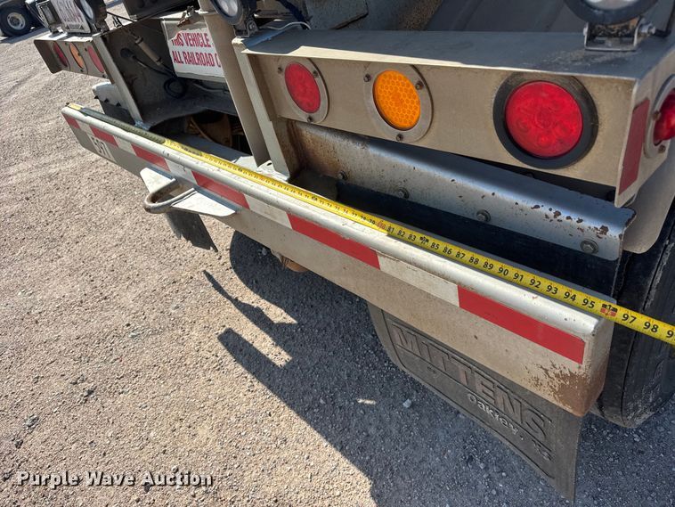 image for item NJ9175 2006 Heil tank trailer