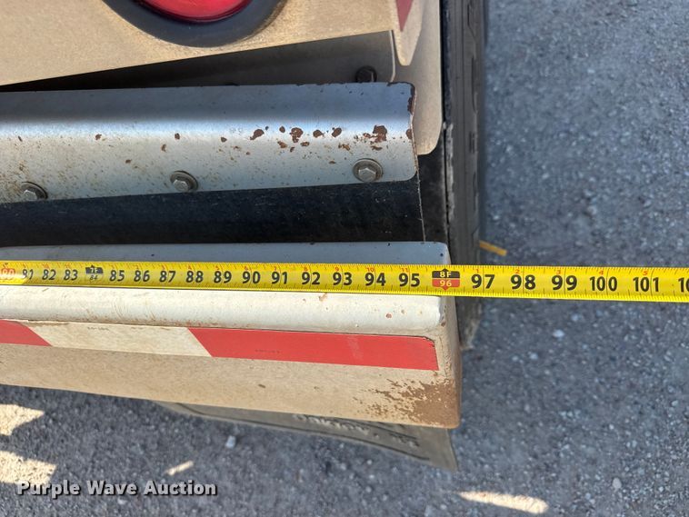 image for item NJ9175 2006 Heil tank trailer