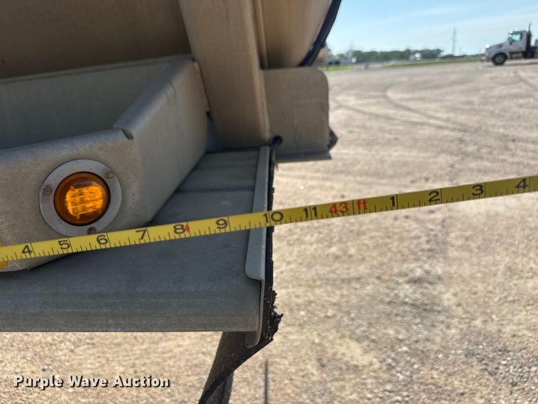 image for item NJ9175 2006 Heil tank trailer