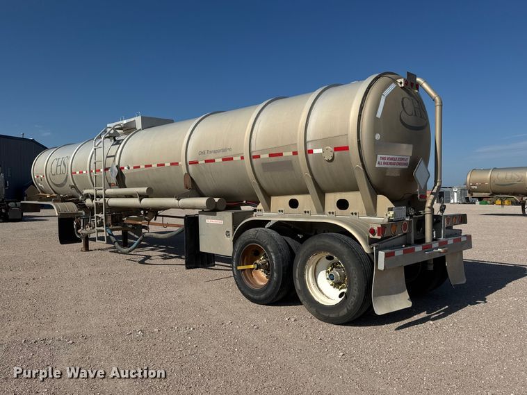 image for item NJ9176 2006 Heil tank trailer