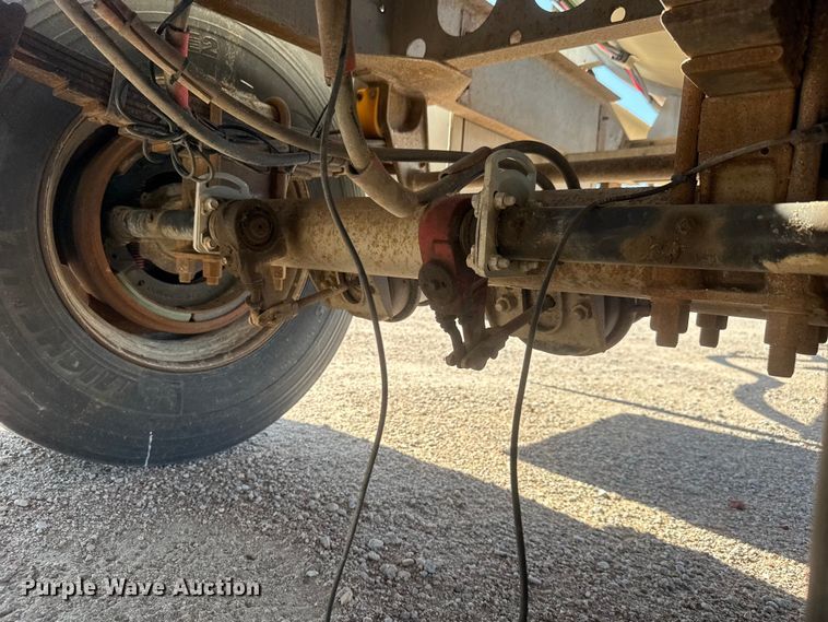 image for item NJ9176 2006 Heil tank trailer