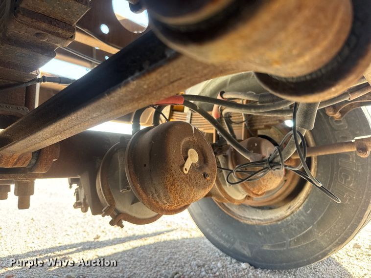 image for item NJ9176 2006 Heil tank trailer