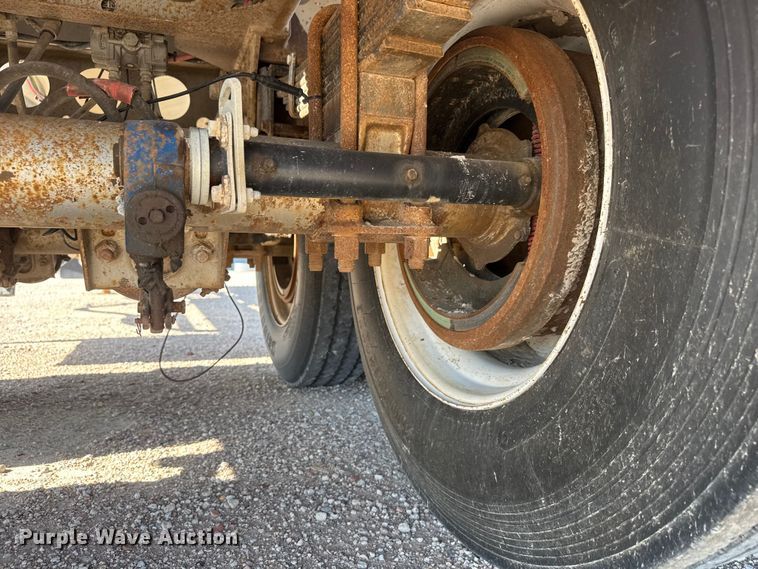 image for item NJ9176 2006 Heil tank trailer