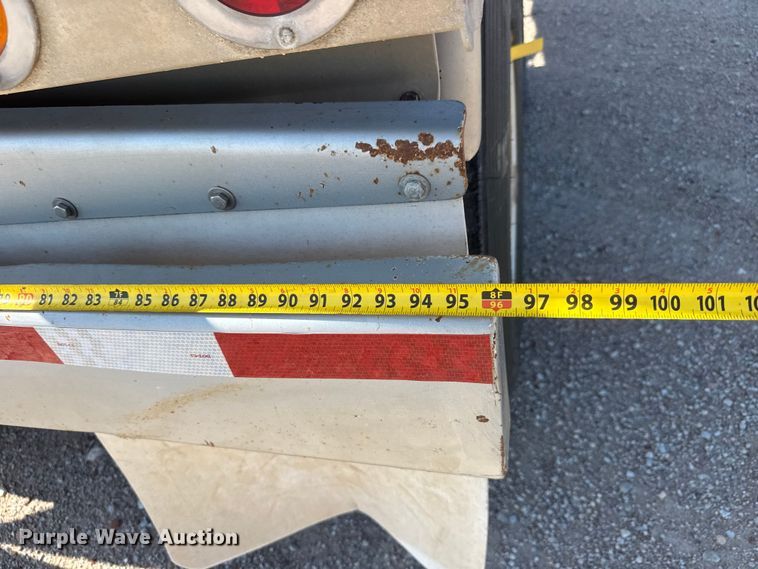 image for item NJ9176 2006 Heil tank trailer