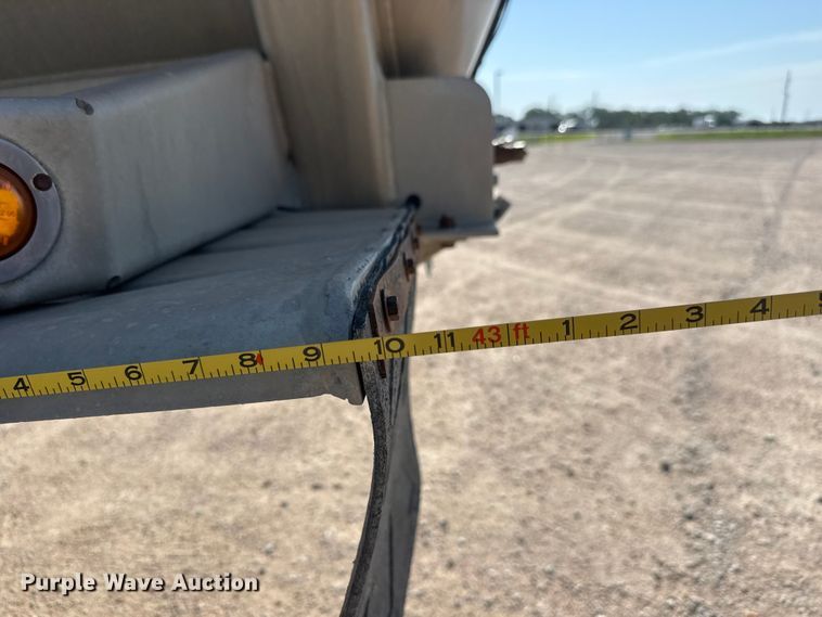 image for item NJ9176 2006 Heil tank trailer