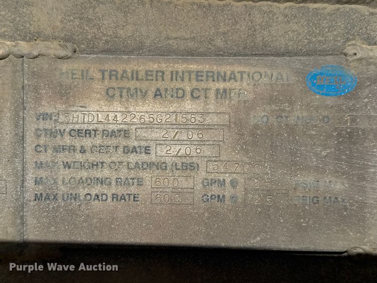 image for item NJ9176 2006 Heil tank trailer