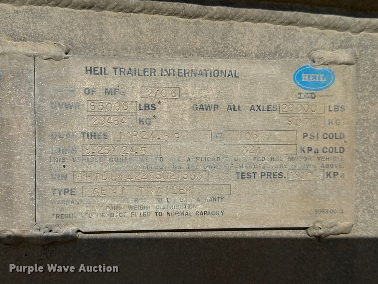 image for item NJ9176 2006 Heil tank trailer