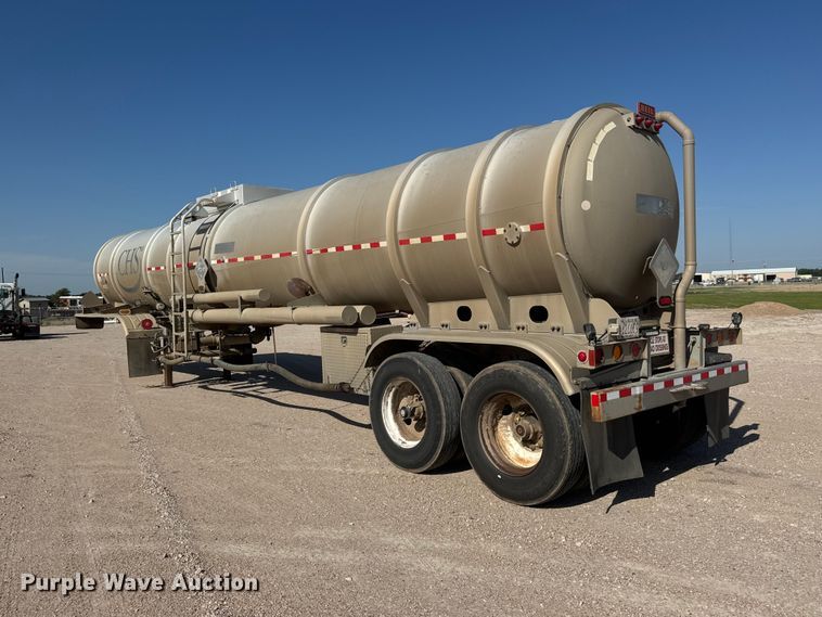 image for item NJ9177 2006 Heil tank trailer