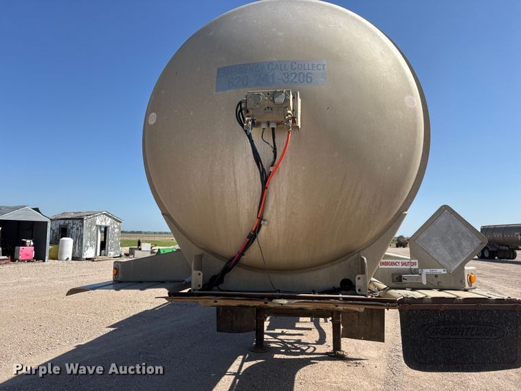 image for item NJ9177 2006 Heil tank trailer