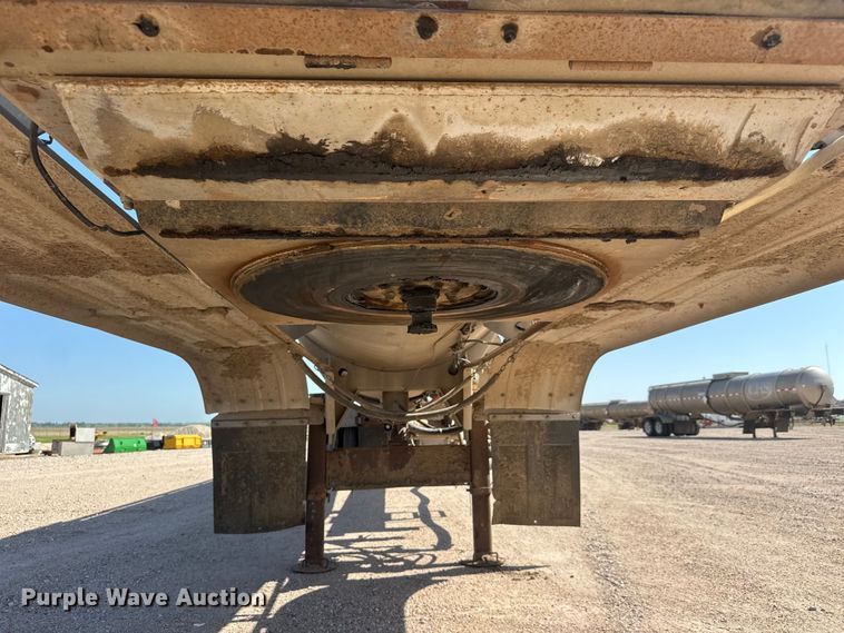 image for item NJ9177 2006 Heil tank trailer