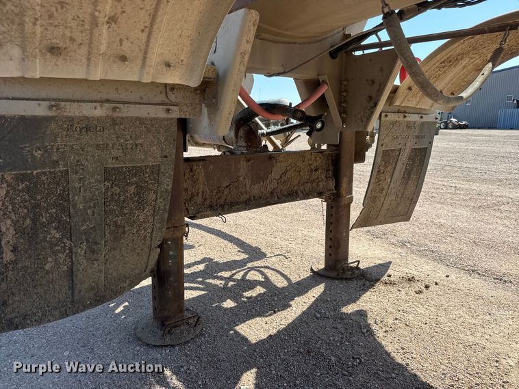 image for item NJ9177 2006 Heil tank trailer