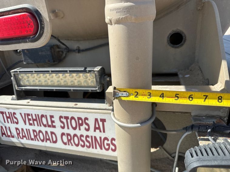 image for item NJ9177 2006 Heil tank trailer