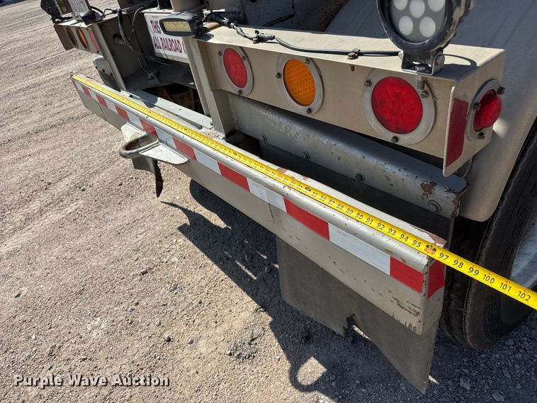image for item NJ9177 2006 Heil tank trailer