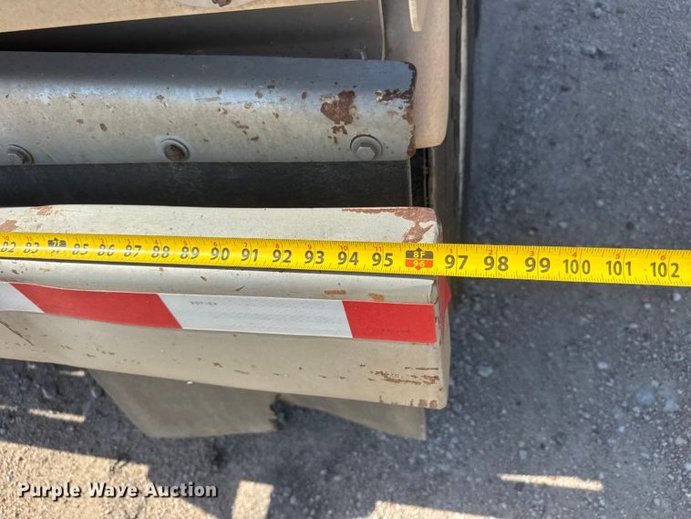 image for item NJ9177 2006 Heil tank trailer