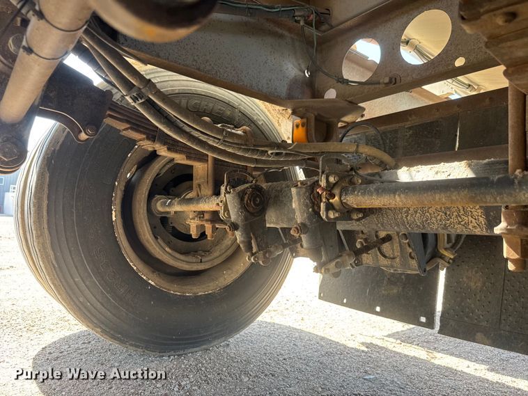 image for item NJ9177 2006 Heil tank trailer