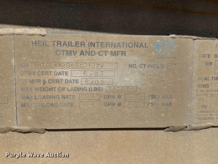 image for item NJ9177 2006 Heil tank trailer