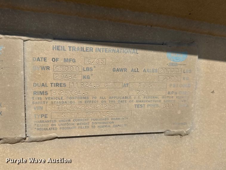 image for item NJ9177 2006 Heil tank trailer
