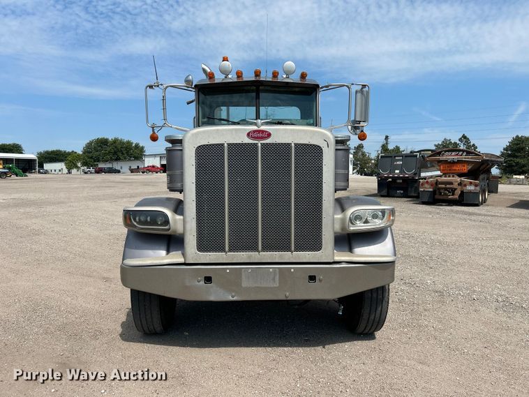 image for item NM9804 2008 Peterbilt 388 semi truck