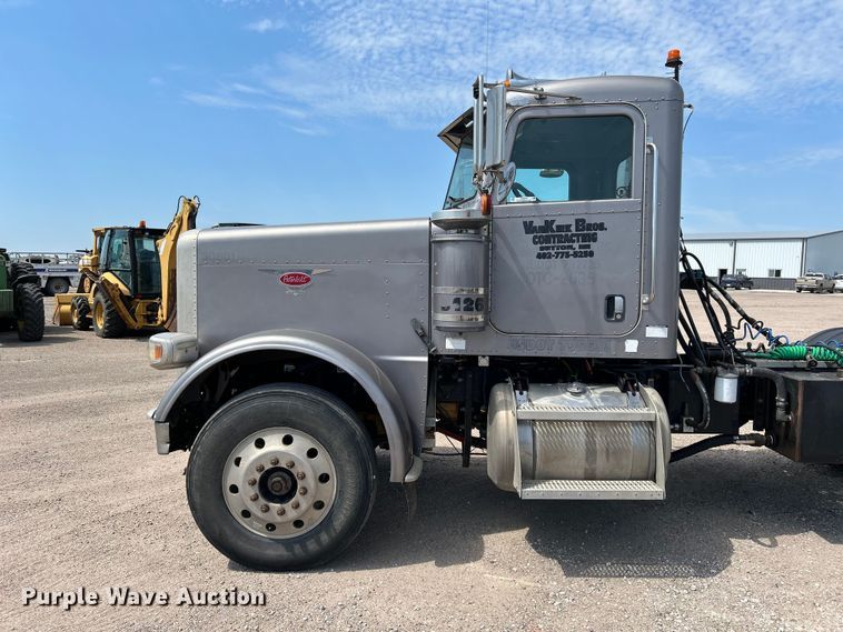image for item NM9804 2008 Peterbilt 388 semi truck