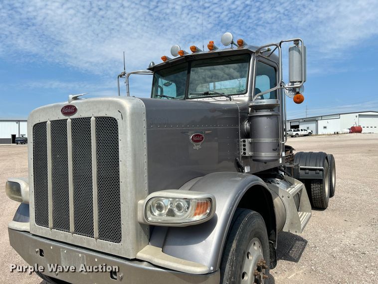 image for item NM9804 2008 Peterbilt 388 semi truck