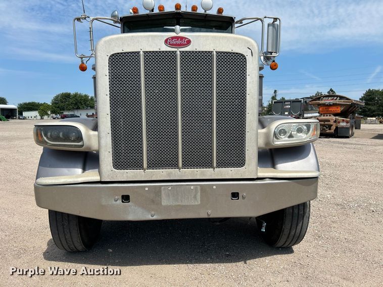 image for item NM9804 2008 Peterbilt 388 semi truck