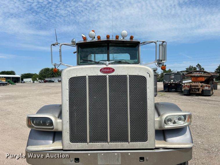 image for item NM9804 2008 Peterbilt 388 semi truck
