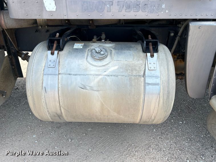 image for item NM9804 2008 Peterbilt 388 semi truck