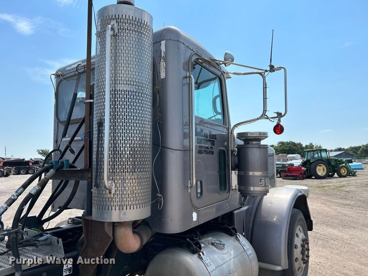 image for item NM9804 2008 Peterbilt 388 semi truck