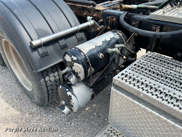 image for item NM9804 2008 Peterbilt 388 semi truck