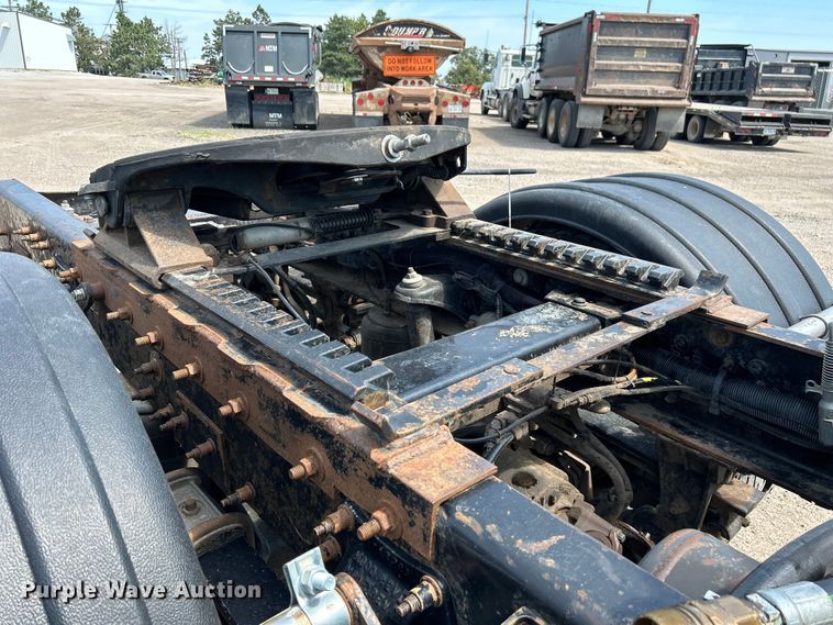 image for item NM9804 2008 Peterbilt 388 semi truck