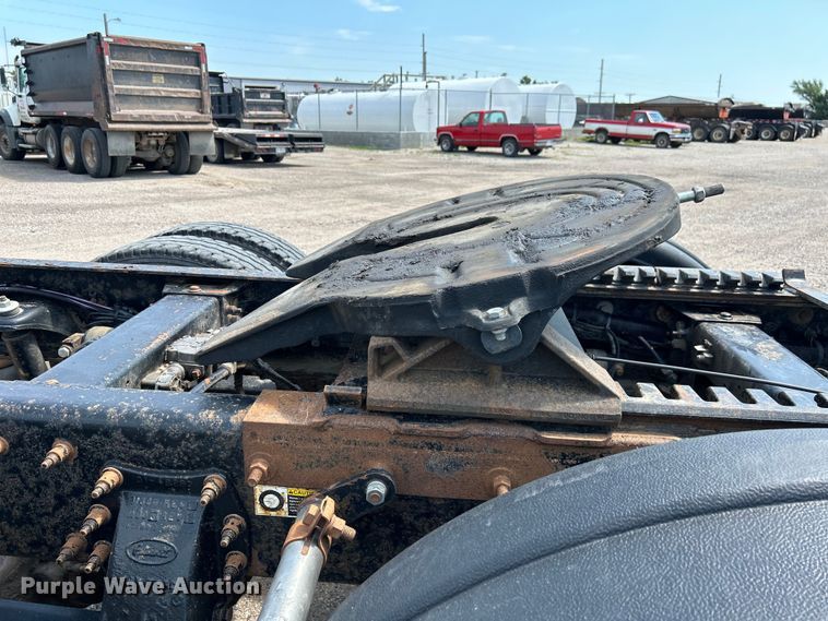 image for item NM9804 2008 Peterbilt 388 semi truck