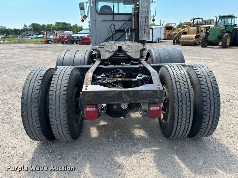 image for item NM9804 2008 Peterbilt 388 semi truck