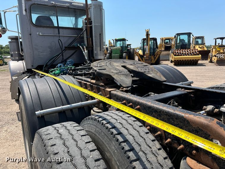 image for item NM9804 2008 Peterbilt 388 semi truck