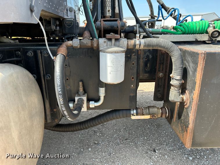 image for item NM9804 2008 Peterbilt 388 semi truck