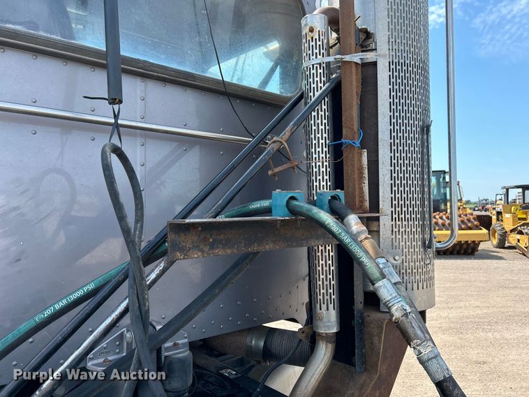 image for item NM9804 2008 Peterbilt 388 semi truck