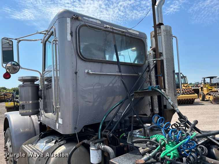 image for item NM9804 2008 Peterbilt 388 semi truck