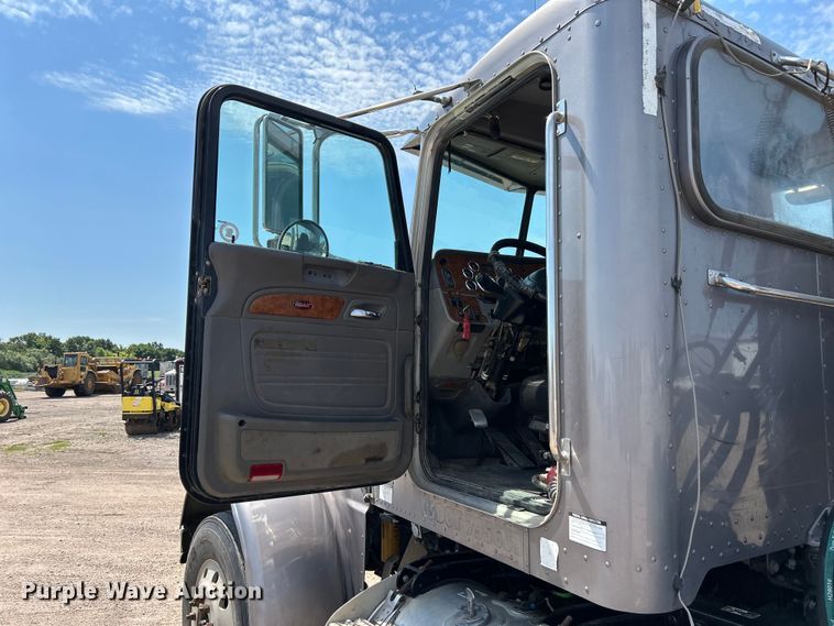 image for item NM9804 2008 Peterbilt 388 semi truck