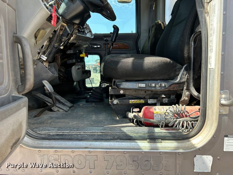 image for item NM9804 2008 Peterbilt 388 semi truck