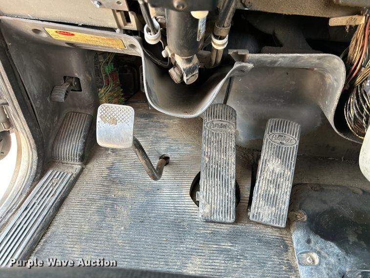 image for item NM9804 2008 Peterbilt 388 semi truck