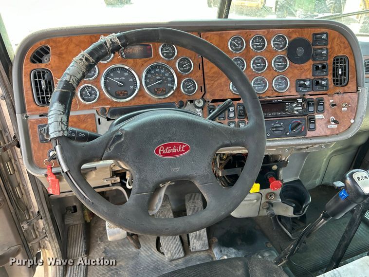 image for item NM9804 2008 Peterbilt 388 semi truck