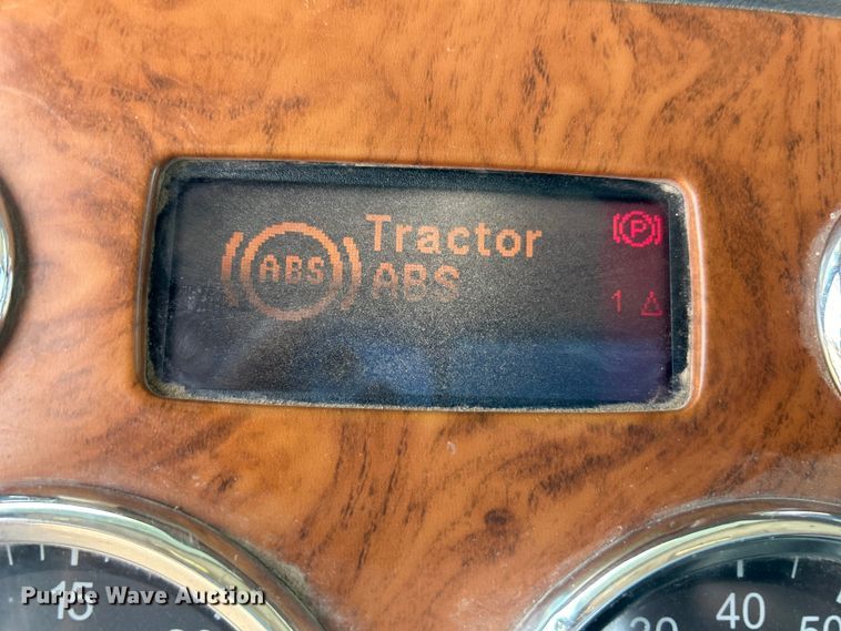 image for item NM9804 2008 Peterbilt 388 semi truck