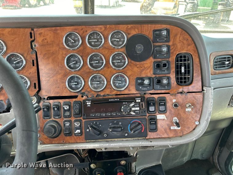 image for item NM9804 2008 Peterbilt 388 semi truck