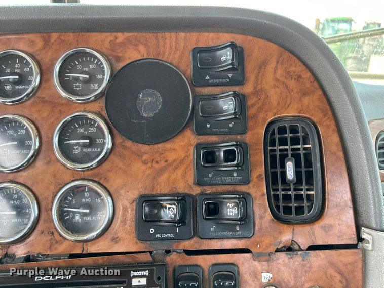 image for item NM9804 2008 Peterbilt 388 semi truck