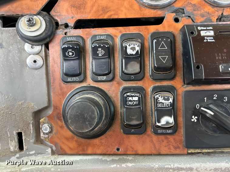 image for item NM9804 2008 Peterbilt 388 semi truck