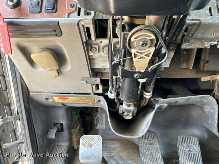 image for item NM9804 2008 Peterbilt 388 semi truck