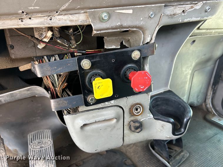 image for item NM9804 2008 Peterbilt 388 semi truck