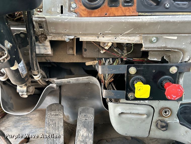 image for item NM9804 2008 Peterbilt 388 semi truck